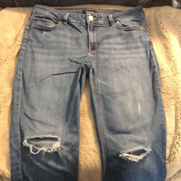 LAST CHANCE 💄 WHBM Medium Wash Skimmer Jeans, size 10 - Picture 2 of 7